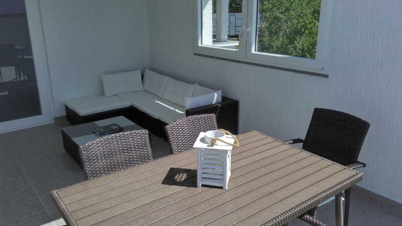 Mali Delfin Apartment สเวติยูไร ภายนอก รูปภาพ