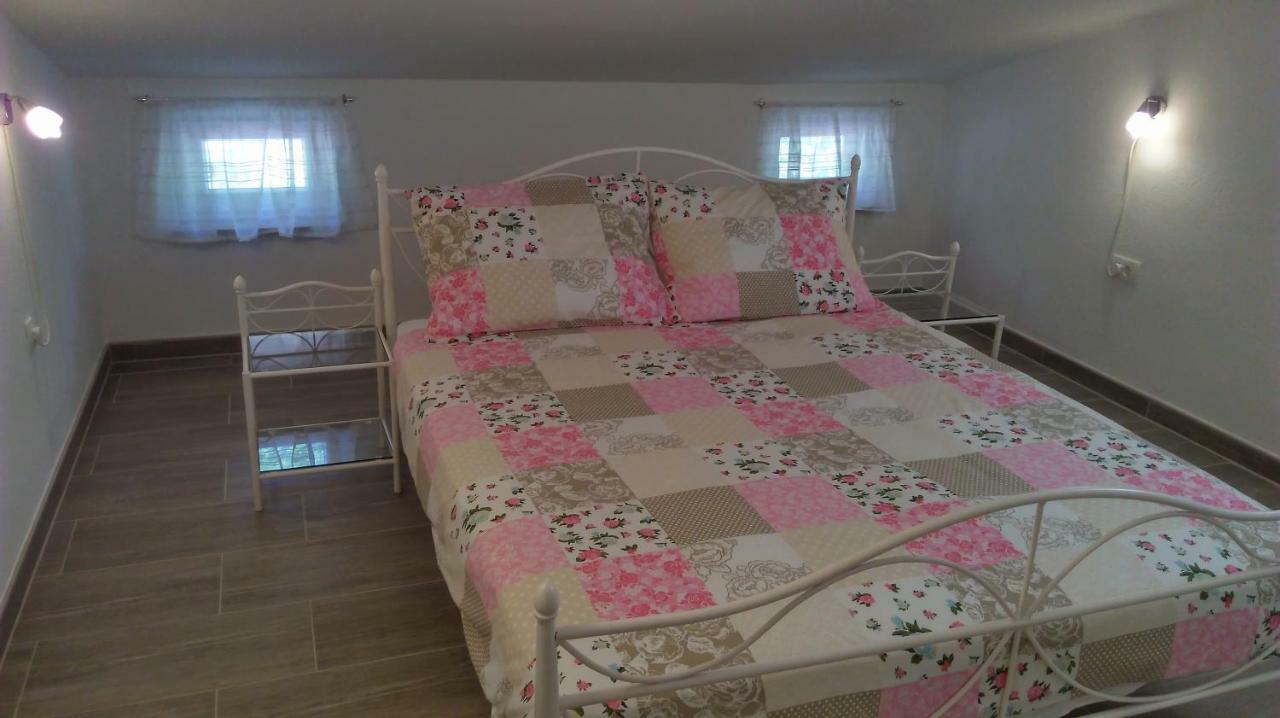 Mali Delfin Apartment สเวติยูไร ภายนอก รูปภาพ