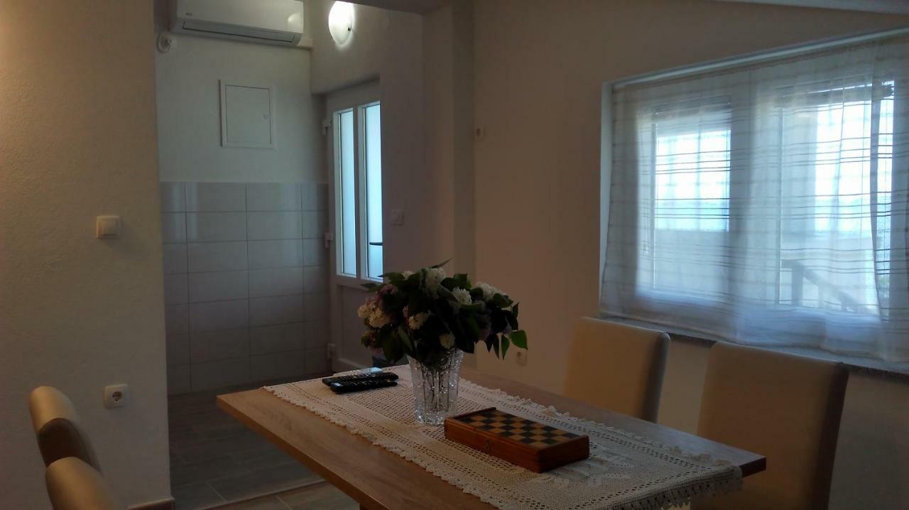 Mali Delfin Apartment สเวติยูไร ภายนอก รูปภาพ
