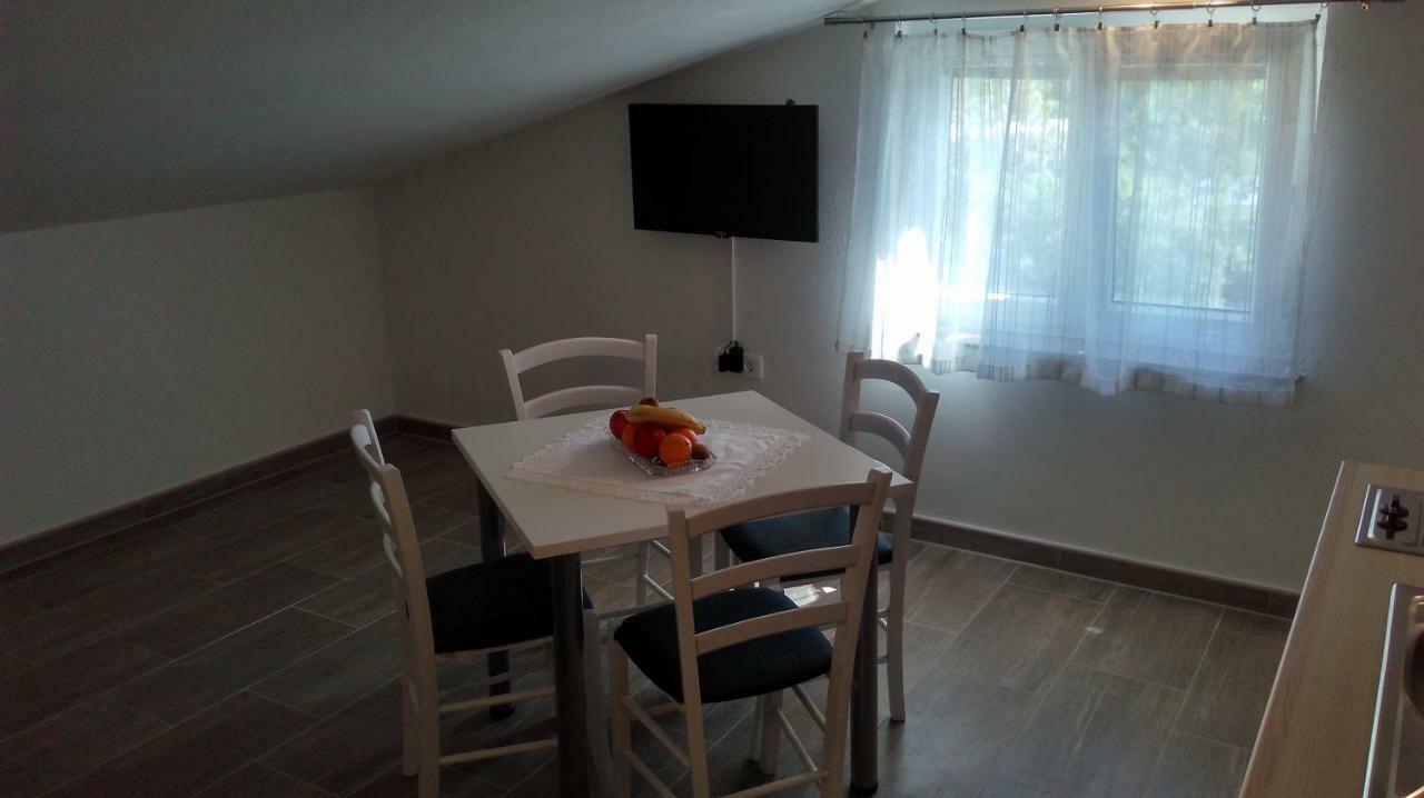 Mali Delfin Apartment สเวติยูไร ภายนอก รูปภาพ