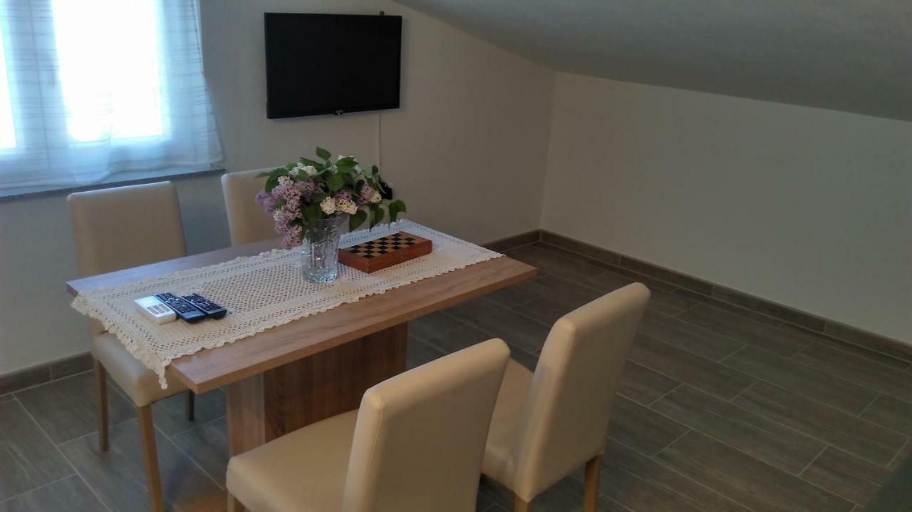 Mali Delfin Apartment สเวติยูไร ภายนอก รูปภาพ